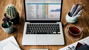 Udemy - Microsoft Excel - Unlocking Formulas, Charts, and Analytics poster